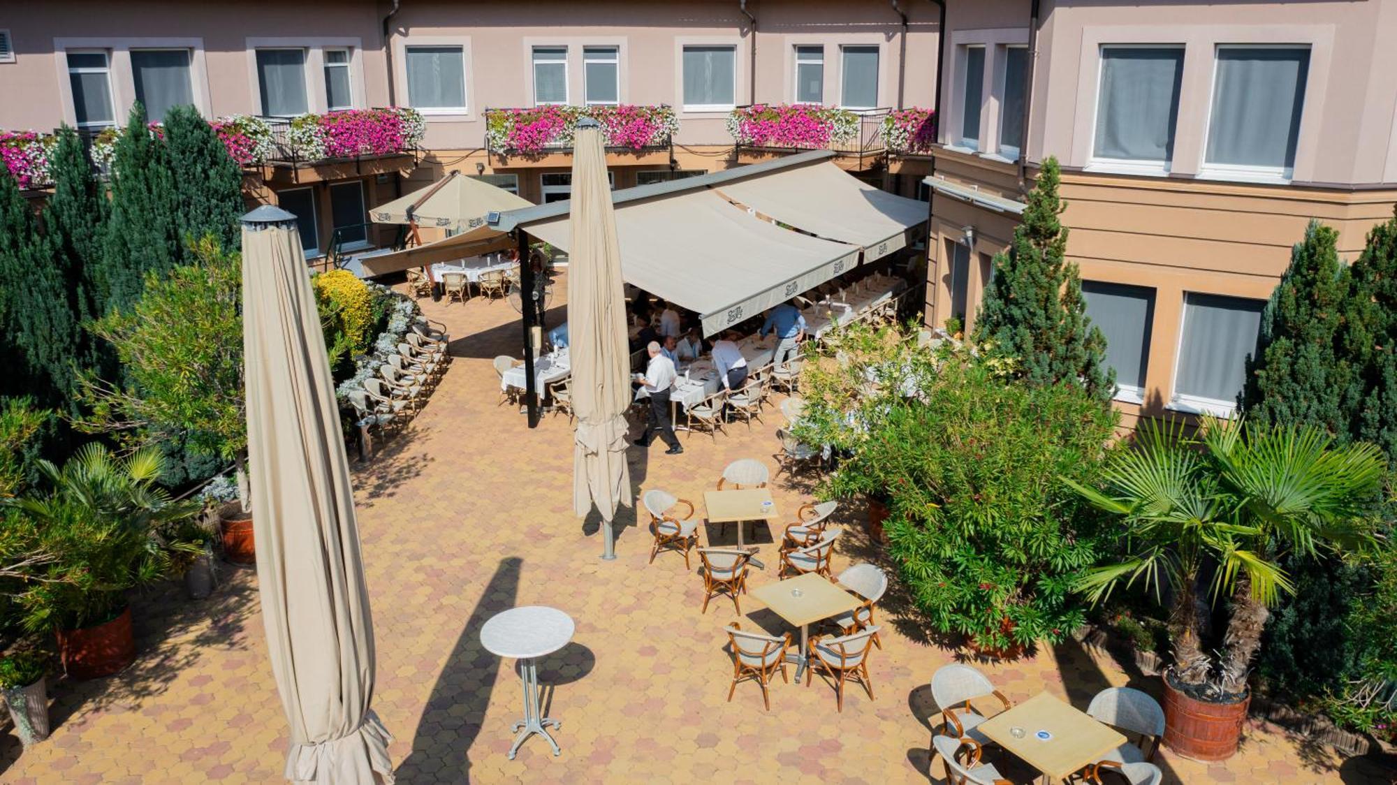 Granada Conference, Wellness And Sport Hotel Kecskemét Extérieur photo